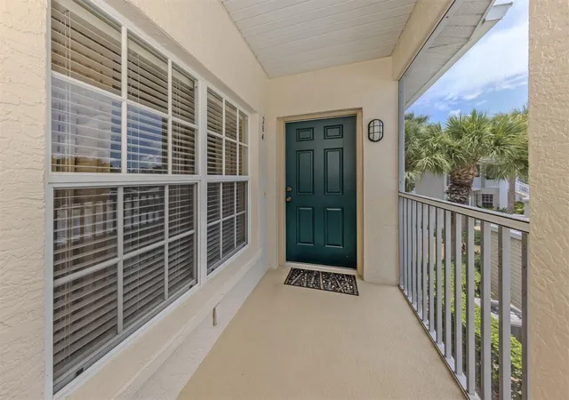 Photo 4 of Condo for sale at 316 Clearbrook Cir #204, Venice, FL 34292 | MLS# N6146088 | Listing updated on 2026-10-07