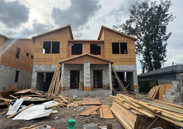 Townhouse for sale at 3612 N Garrison St, TAMPA, FL 33619 | MLS# TB8555551