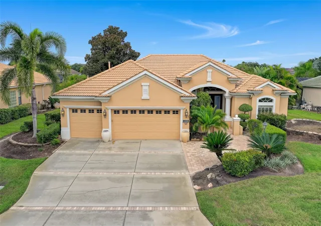 Single family home for sale at 12306 Greenbrier Way, LAKEWOOD RANCH, FL 34202 | MLS# A4708720
