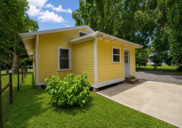 Photo 3 of Single family home for sale at 16770 SW 137th Avenue, Archer, FL 32618 | MLS# OM733563 | Listing updated on 2026-10-07