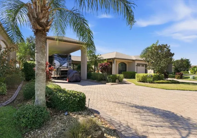 Photo 3 of Single family home for sale at 733 Meandering Way, Polk City, FL 33868 | MLS# L4965597 | Listing updated on 2026-10-08