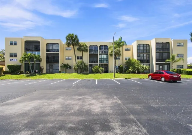 Photo 3 of Condo for sale at 11485 Oakhurst Rd #1200-214, Largo, FL 33774 | MLS# TB8555563 | Listing updated on 2026-10-07