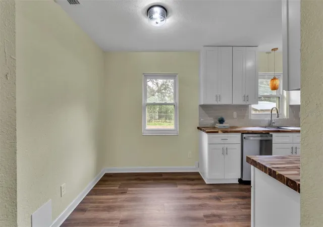 Photo 4 of Single family home for sale at 6000 Crews Lake Rd, Lakeland, FL 33812 | MLS# L4965598 | Listing updated on 2026-10-11
