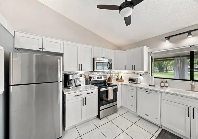 Photo 4 of House for sale at 4008 Shoreside Cir, Tampa, FL 33624 | MLS# TB8555565 | Listing updated on 2026-10-30