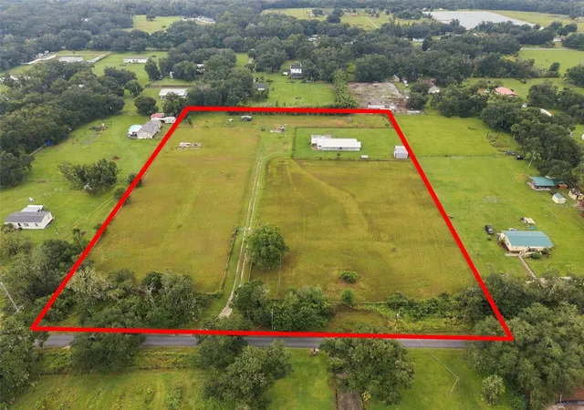 Photo 4 of Single family home for sale at 9124 Carey Rd, Lithia, FL 33547 | MLS# TB8555568 | Listing updated on 2026-10-09