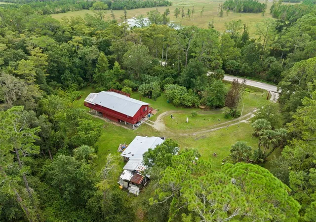 Photo 2 of Single family home for sale at 3946 Lakeshore Dr, New Smyrna Beach, FL 32168 | MLS# O6447794 | Listing updated on 2026-10-09
