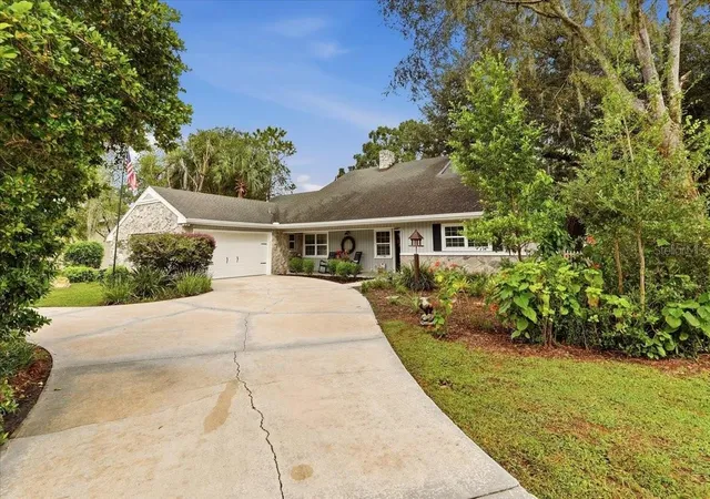 Photo 3 of Single family home for sale at 520 Don El St, Lakeland, FL 33813 | MLS# L4965599 | Listing updated on 2026-10-07