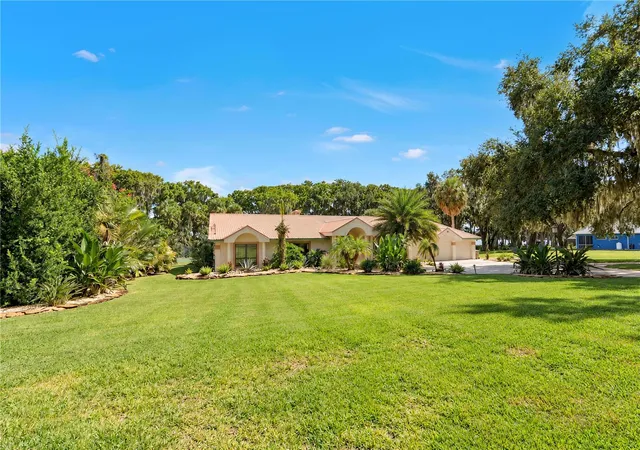 Photo 3 of Single family home for sale at 4345 Corley Is Rd, Leesburg, FL 34748 | MLS# O6447799 | Listing updated on 2026-10-22