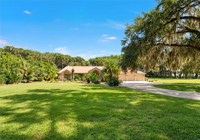 Photo 4 of Single family home for sale at 4345 Corley Is Rd, Leesburg, FL 34748 | MLS# O6447799 | Listing updated on 2026-10-22