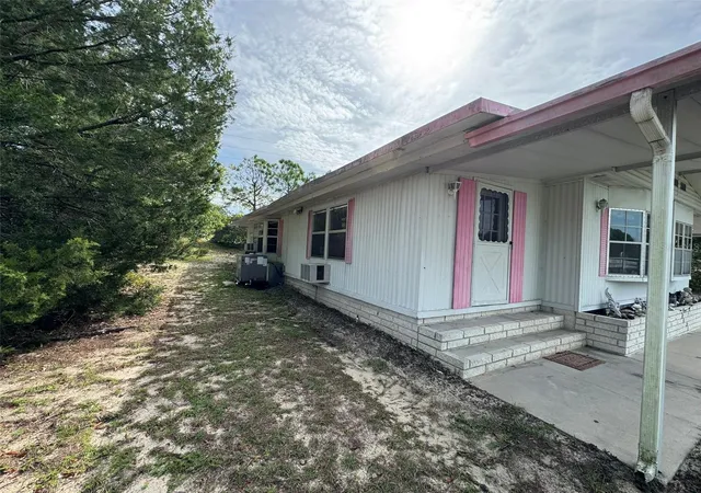 Photo 3 of Manufactured home for sale at 12417 Fairway Ave, Brooksville, FL 34613 | MLS# W7890145 | Listing updated on 2026-10-07