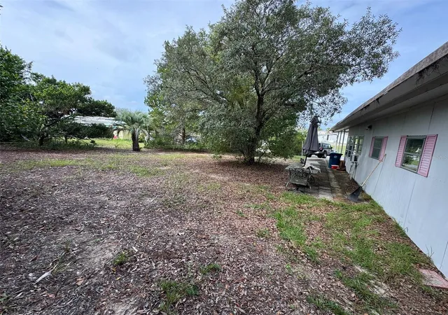Photo 4 of Manufactured home for sale at 12417 Fairway Ave, Brooksville, FL 34613 | MLS# W7890145 | Listing updated on 2026-10-07