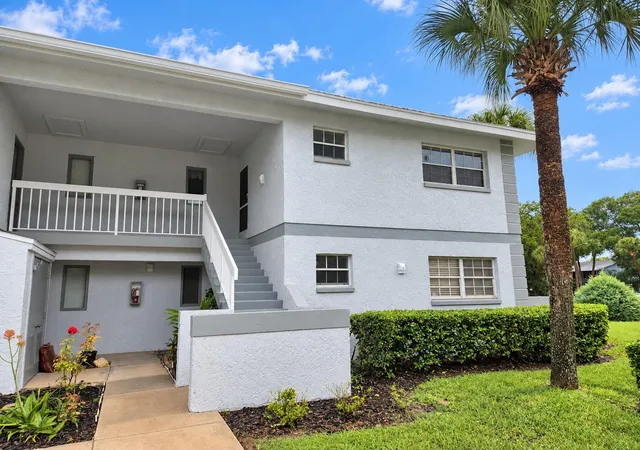 Photo 2 of Condo for sale at 580 Fairways Ln #G204, Ocala, FL 34472 | MLS# OM733571 | Listing updated on 2026-10-08