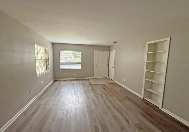 Photo 3 of Single family home for sale at 1617 Mockingbird Ln, Lakeland, FL 33801 | MLS# L4965600 | Listing updated on 2026-10-27