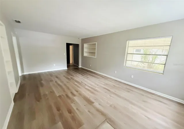 Photo 4 of Single family home for sale at 1617 Mockingbird Ln, Lakeland, FL 33801 | MLS# L4965600 | Listing updated on 2026-10-27