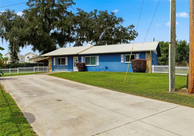 Photo 1 of Single family home for sale at 37235 Hannah Ln, Zephyrhills, FL 33542 | MLS# TB8555588 | Listing updated on 2026-10-19