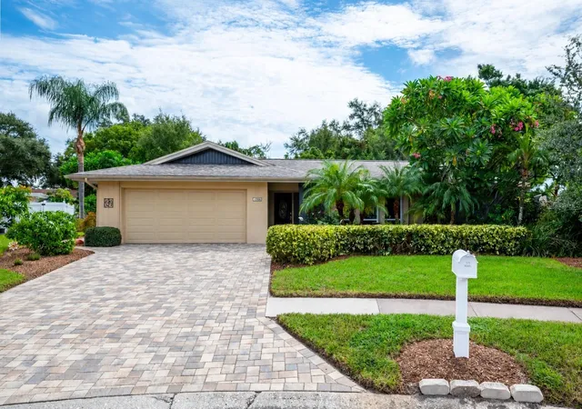 Photo 1 of Single family home for sale at 13906 105th Avenue, Largo, FL 33774 | MLS# TB8555590 | Listing updated on 2026-10-08
