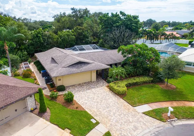 Photo 3 of Single family home for sale at 13906 105th Avenue, Largo, FL 33774 | MLS# TB8555590 | Listing updated on 2026-10-08