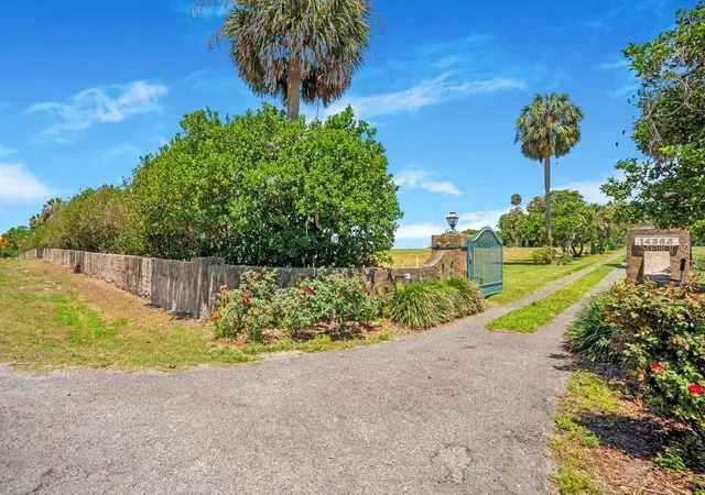 Photo 3 of Single family home for sale at 14365 SE Highway 42, Weirsdale, FL 32195 | MLS# O6447812 | Listing updated on 2026-10-07