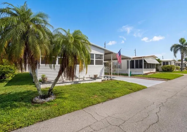 Photo 3 of Manufactured home for sale at 808 53rd Avenue E #283, Bradenton, FL 34203 | MLS# A4708734 | Listing updated on 2026-10-08