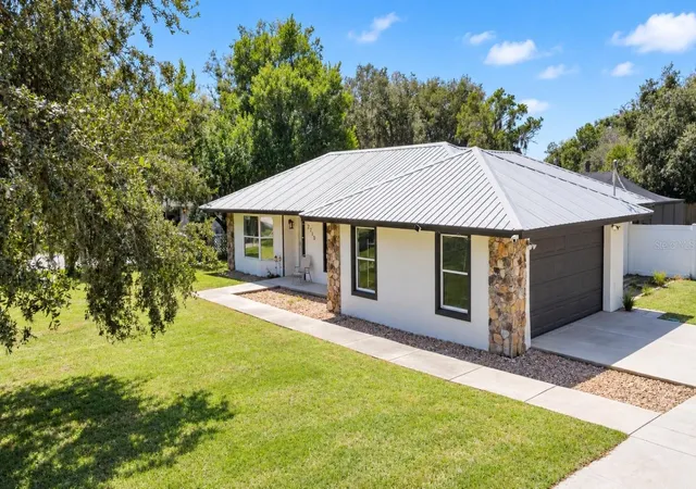 Photo 2 of Single family home for sale at 2710 Willow Oak Rd, Mulberry, FL 33860 | MLS# TB8555599 | Listing updated on 2026-10-07