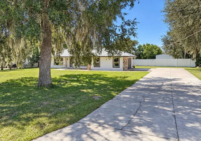 Photo 3 of Single family home for sale at 2710 Willow Oak Rd, Mulberry, FL 33860 | MLS# TB8555599 | Listing updated on 2026-10-07