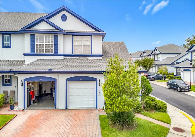 Photo 4 of Townhouse for sale at 1203 Summergate Dr, Valrico, FL 33594 | MLS# TB8555608 | Listing updated on 2026-10-07