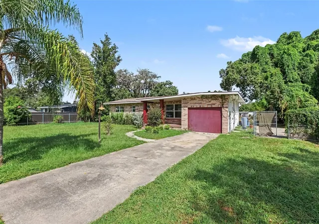 Photo 3 of Single family home for sale at 404 E Morgan St, Brandon, FL 33510 | MLS# TB8555614 | Listing updated on 2026-10-14