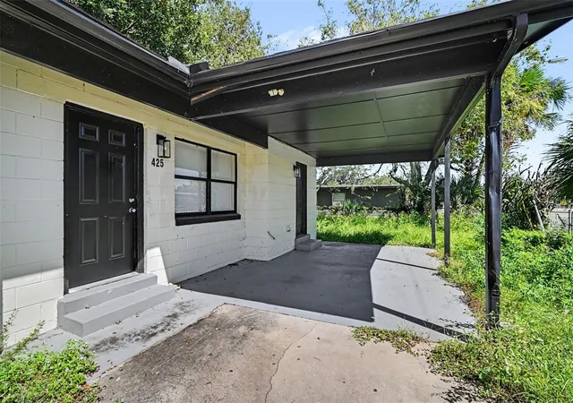 Photo 2 of Single family home for sale at 425 Walnut St, Daytona Beach, FL 32114 | MLS# TB8555620 | Listing updated on 2026-10-22