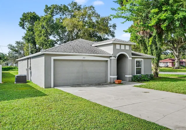 Photo 2 of Single family home for sale at 203 Maple St E, Davenport, FL 33837 | MLS# TB8555628 | Listing updated on 2026-10-07