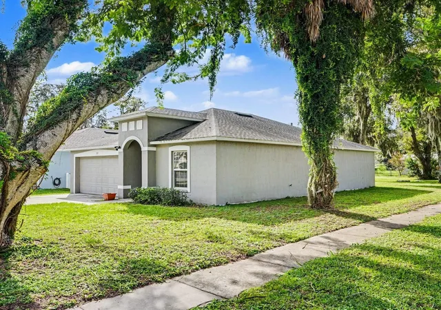 Photo 3 of Single family home for sale at 203 Maple St E, Davenport, FL 33837 | MLS# TB8555628 | Listing updated on 2026-10-07