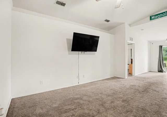 Photo 3 of Single family home for sale at 203 Maple St E, Davenport, FL 33837 | MLS# TB8555628 | Listing updated on 2026-10-07