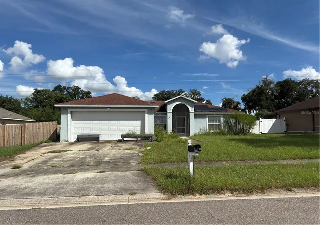 Photo 2 of Single family home for sale at 871 Lake Jackson Cir, Apopka, FL 32703 | MLS# O6447841 | Listing updated on 2026-10-07