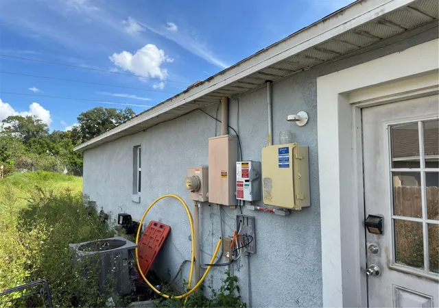 Photo 3 of Single family home for sale at 871 Lake Jackson Cir, Apopka, FL 32703 | MLS# O6447841 | Listing updated on 2026-10-08