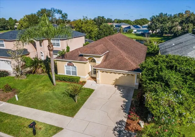 Photo 2 of Sale Pending at 477 Lakepark Trl, Oviedo, FL 32765 | MLS# O6447843 | Listing updated on 2026-10-29