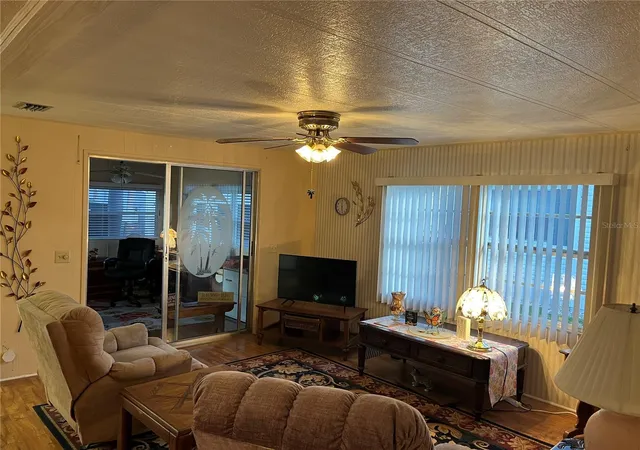 Photo 4 of Manufactured home for sale at 804 Cervina Dr N, Venice, FL 34285 | MLS# N6146093 | Listing updated on 2026-10-08