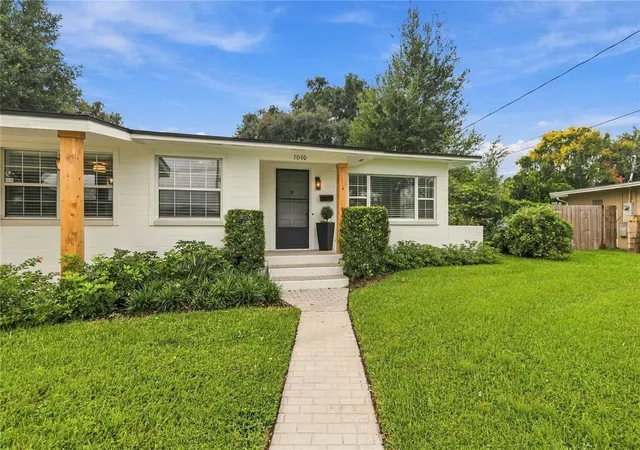 Photo 2 of Single family home for sale at 7040 Lake Dr, Orlando, FL 32809 | MLS# O6447849 | Listing updated on 2026-10-10