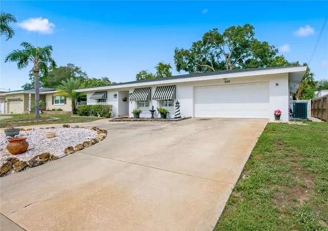 Photo 3 of Single family home for sale at 233 Westwinds Dr, Palm Harbor, FL 34683 | MLS# W7890151 | Listing updated on 2026-10-12