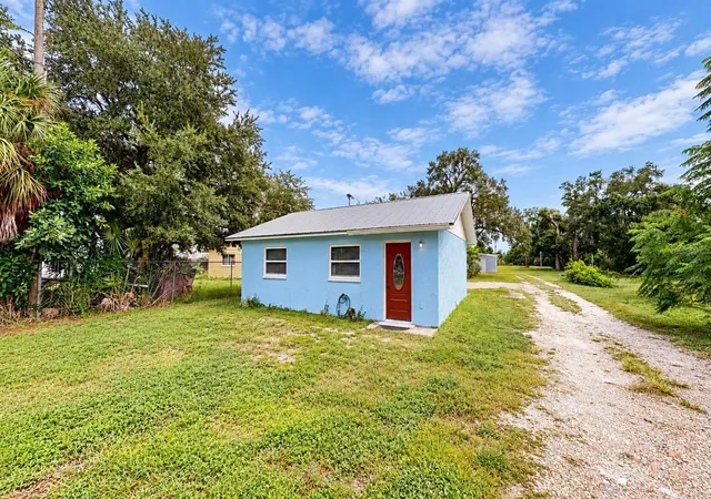 Photo 1 of Single family home for sale at 330 12th Street W, Palmetto, FL 34221 | MLS# A4708758 | Listing updated on 2026-10-09