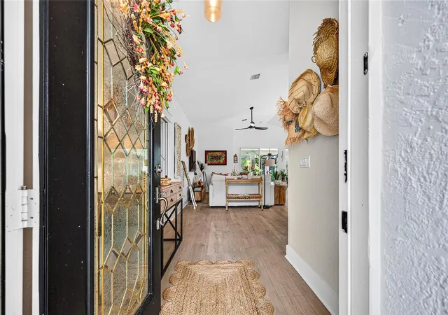 Photo 3 of Single family home for sale at 836 Connemara Cir, Venice, FL 34292 | MLS# N6146096 | Listing updated on 2026-10-21