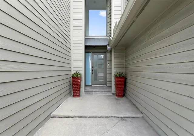 Photo 3 of Townhouse for sale at 5424 Bayshore Blvd #12, Tampa, FL 33611 | MLS# TB8555648 | Listing updated on 2026-10-08