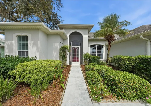 Photo 3 of Single family home for sale at 5127 Aurora Dr, Leesburg, FL 34748 | MLS# G5118740 | Listing updated on 2026-10-07