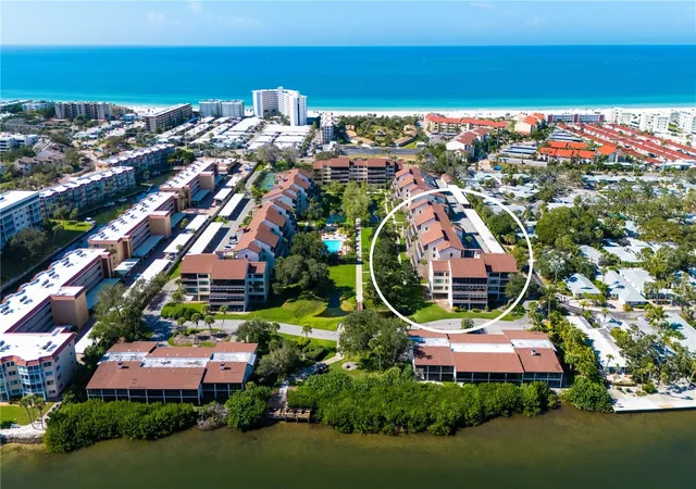 Listing Photo 5 - Condo for sale in building located at 6285 Midnight Pass Rd, Sarasota, FL 34242 - Unit #406