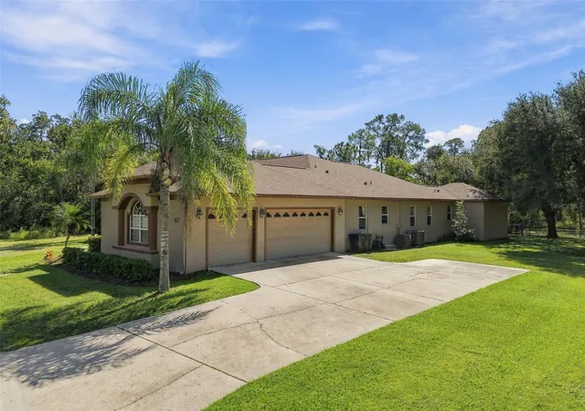 Photo 2 of Single family home for sale at 13887 Gavin Rd, Dover, FL 33527 | MLS# TB8555655 | Listing updated on 2026-10-20
