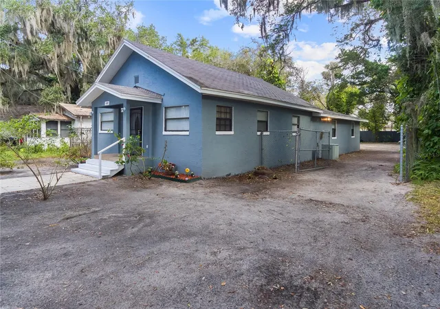 Photo 3 of Single family home for sale at 637 Vera St, Daytona Beach, FL 32114 | MLS# O6447870 | Listing updated on 2026-10-08