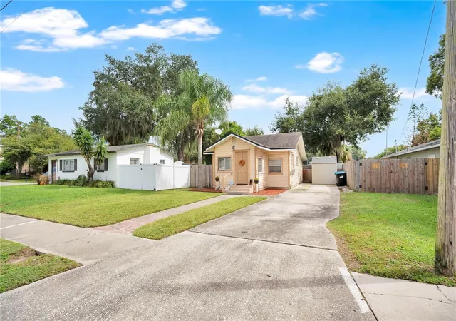 Photo 1 of Single family home for sale at 2615 Coolidge Ave, Orlando, FL 32804 | MLS# O6447881 | Listing updated on 2026-10-09