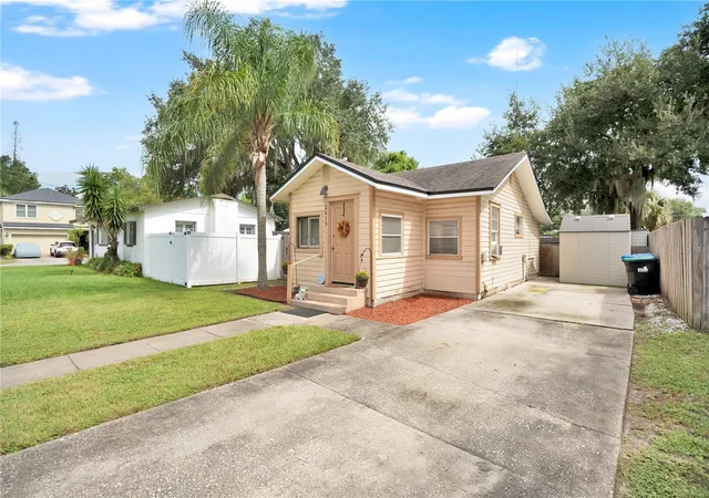 Photo 3 of Single family home for sale at 2615 Coolidge Ave, Orlando, FL 32804 | MLS# O6447881 | Listing updated on 2026-10-09