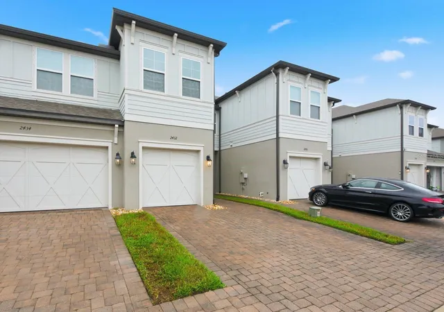 Photo 2 of Single family home for sale at 2432 Foggy Crk Cir, Clearwater, FL 33764 | MLS# TB8555669 | Listing updated on 2026-10-09