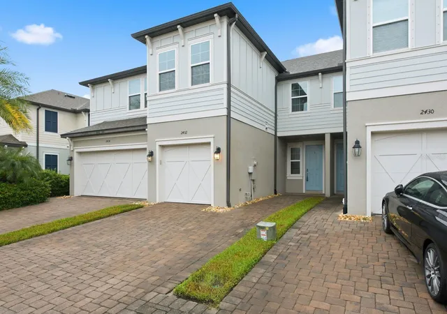 Photo 3 of Single family home for sale at 2432 Foggy Crk Cir, Clearwater, FL 33764 | MLS# TB8555669 | Listing updated on 2026-10-09