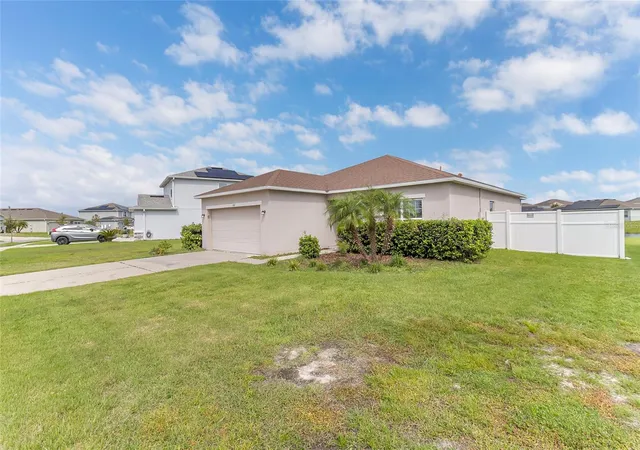 Photo 3 of Single family home for sale at 418 Quarry Rock Cir, Kissimmee, FL 34758 | MLS# O6447885 | Listing updated on 2026-10-08