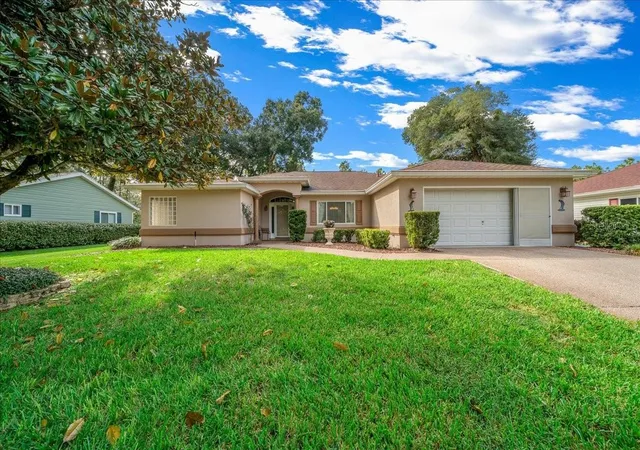 Single family home for sale at 14336 SW 112th Circle, DUNNELLON, FL 34432 | MLS# OM733589